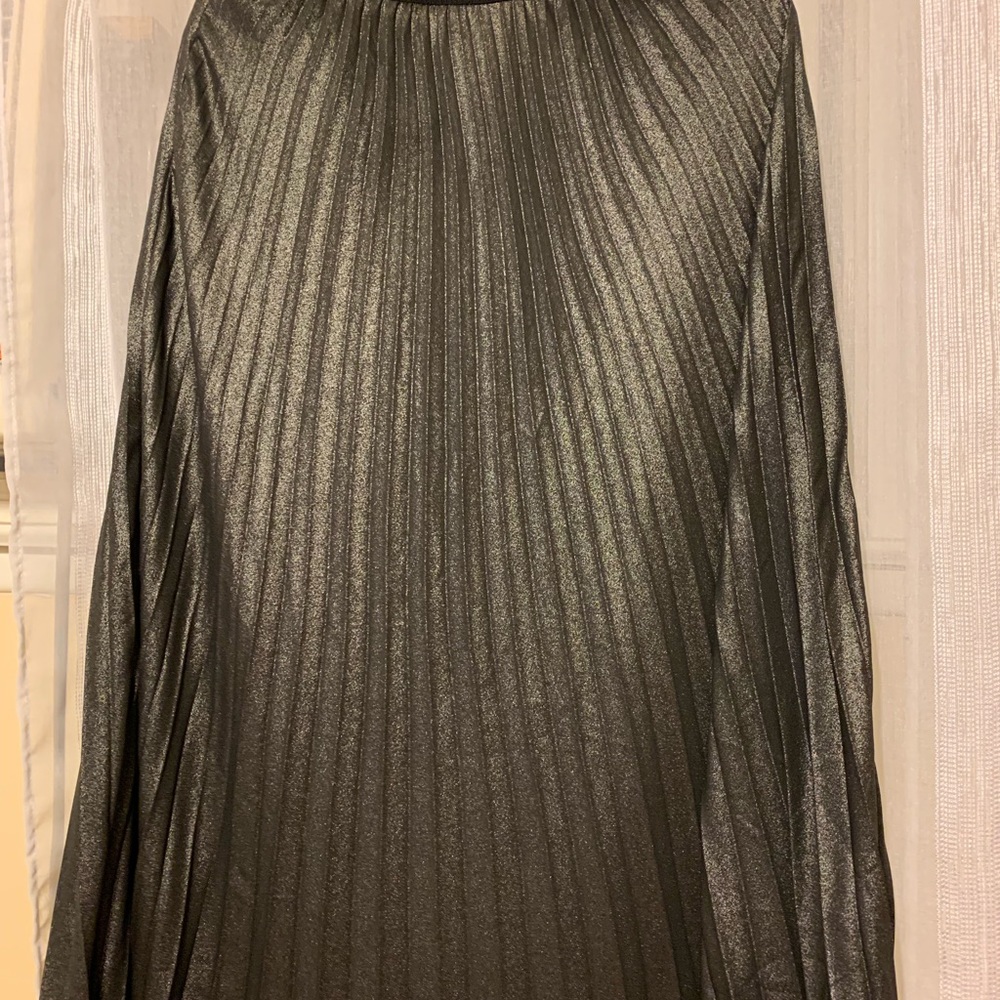 H&M pleated skirt